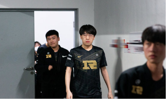 使得防守优 使得防守优