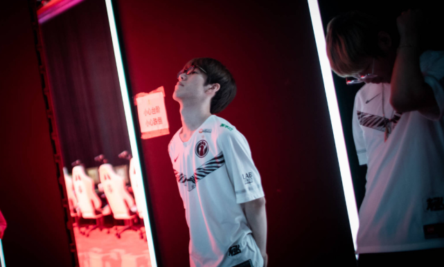 二次缩小更 二次缩小更